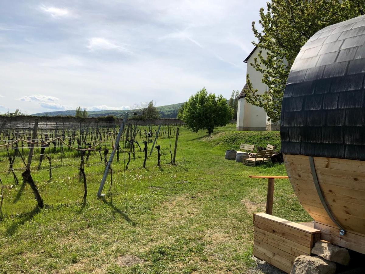 Schlaffass - Schlafen Im Holzfass Thallern Gumpoldskirchen Exteriör bild